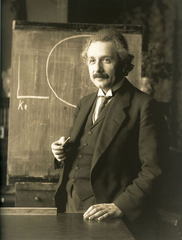 Einstein, the War and General Relativity