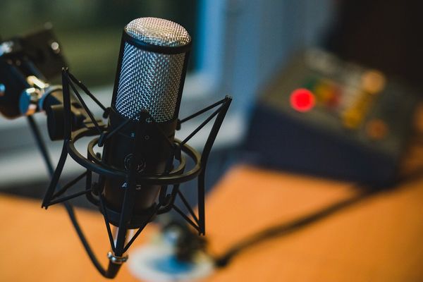 7 Best Science Podcasts To Check Out Now